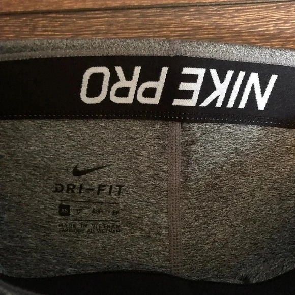 Women’s Nike Pro Compression shorts - Picture 3 of 3